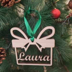 Adorno para el árbol de navidad con forma de regalo