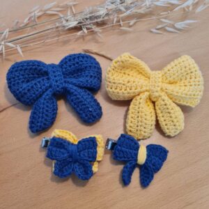 Lazos para los uniformes del colegio.